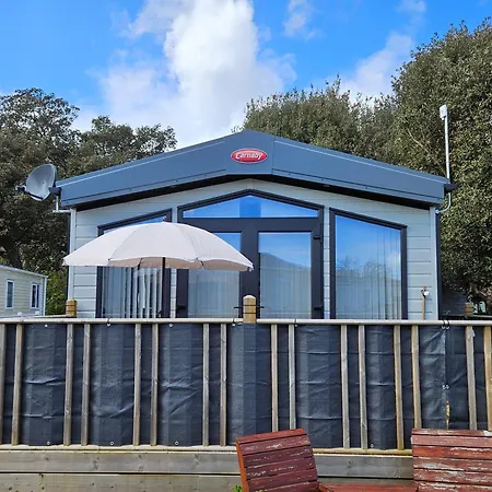Beautiful Caravan With Decking And Wifi At Azure Sea, Suffolk Ref 32025Az Лоустофт Экстерьер фото