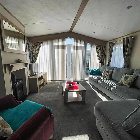 Beautiful Caravan With Decking And Wifi At Azure Sea, Suffolk Ref 32025Az Лоустофт Экстерьер фото