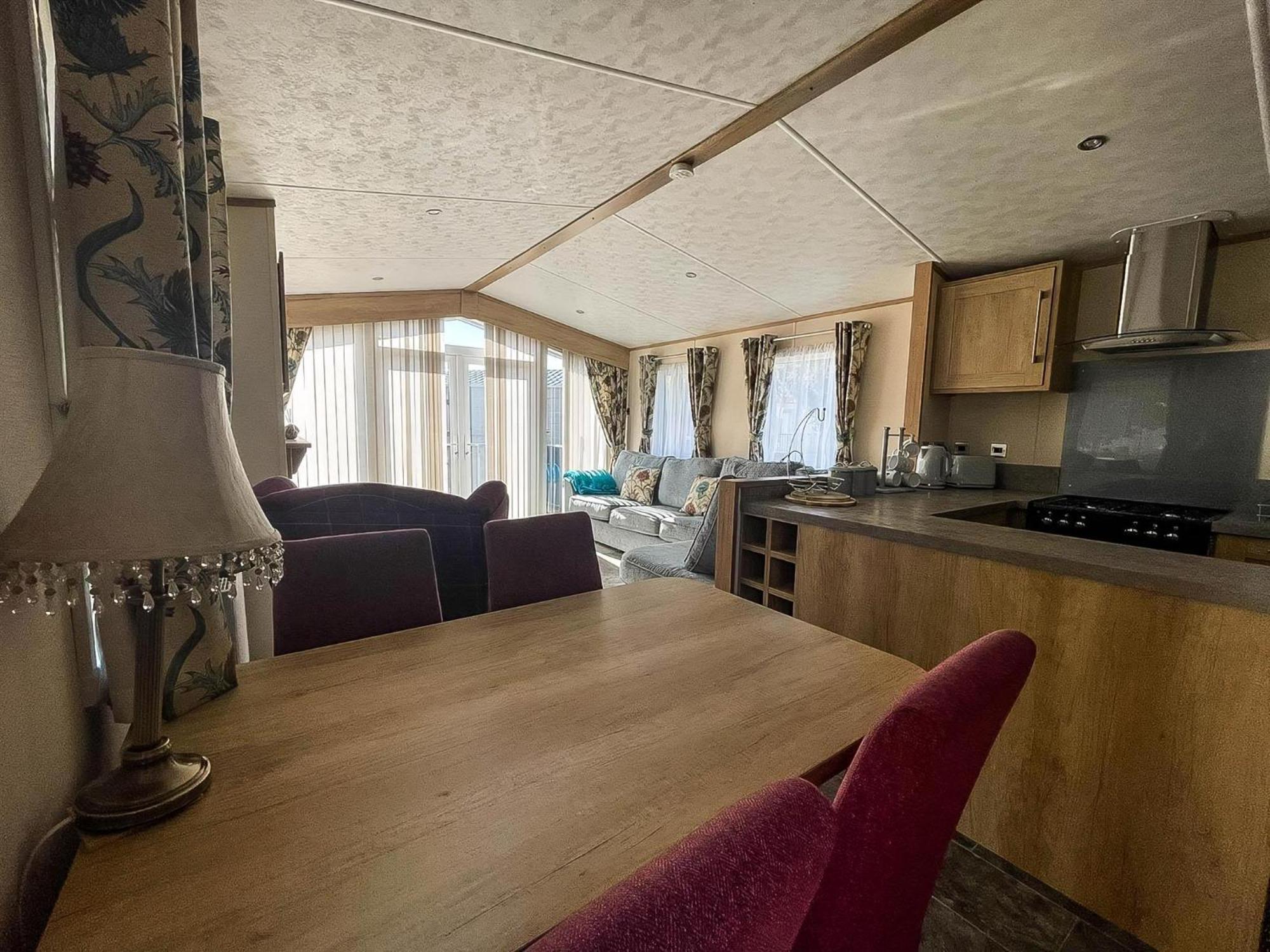 Beautiful Caravan With Decking And Wifi At Azure Sea, Suffolk Ref 32025az Campsite Lowestoft