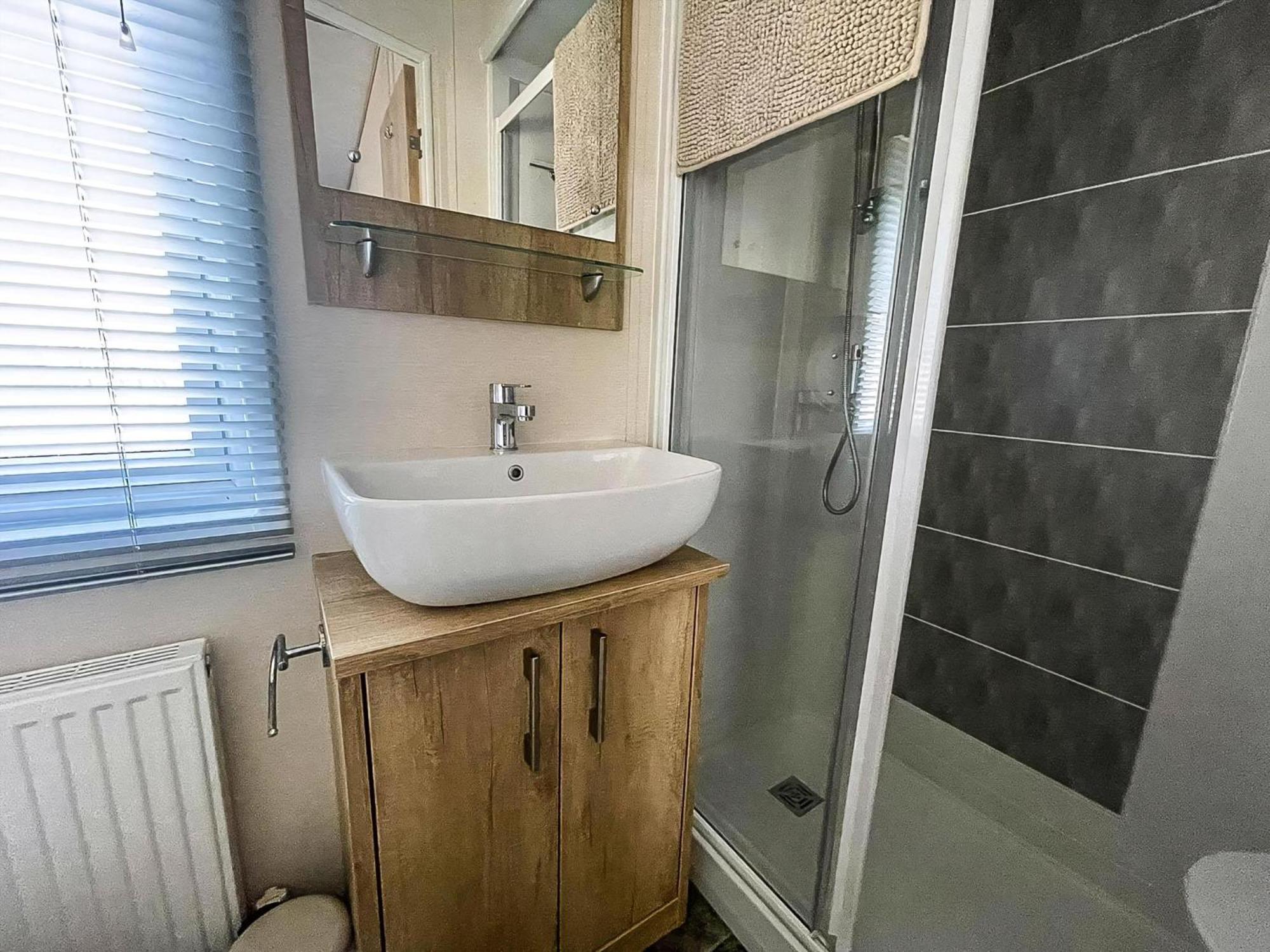 Beautiful Caravan With Decking And Wifi At Azure Sea, Suffolk Ref 32025az Campsite *