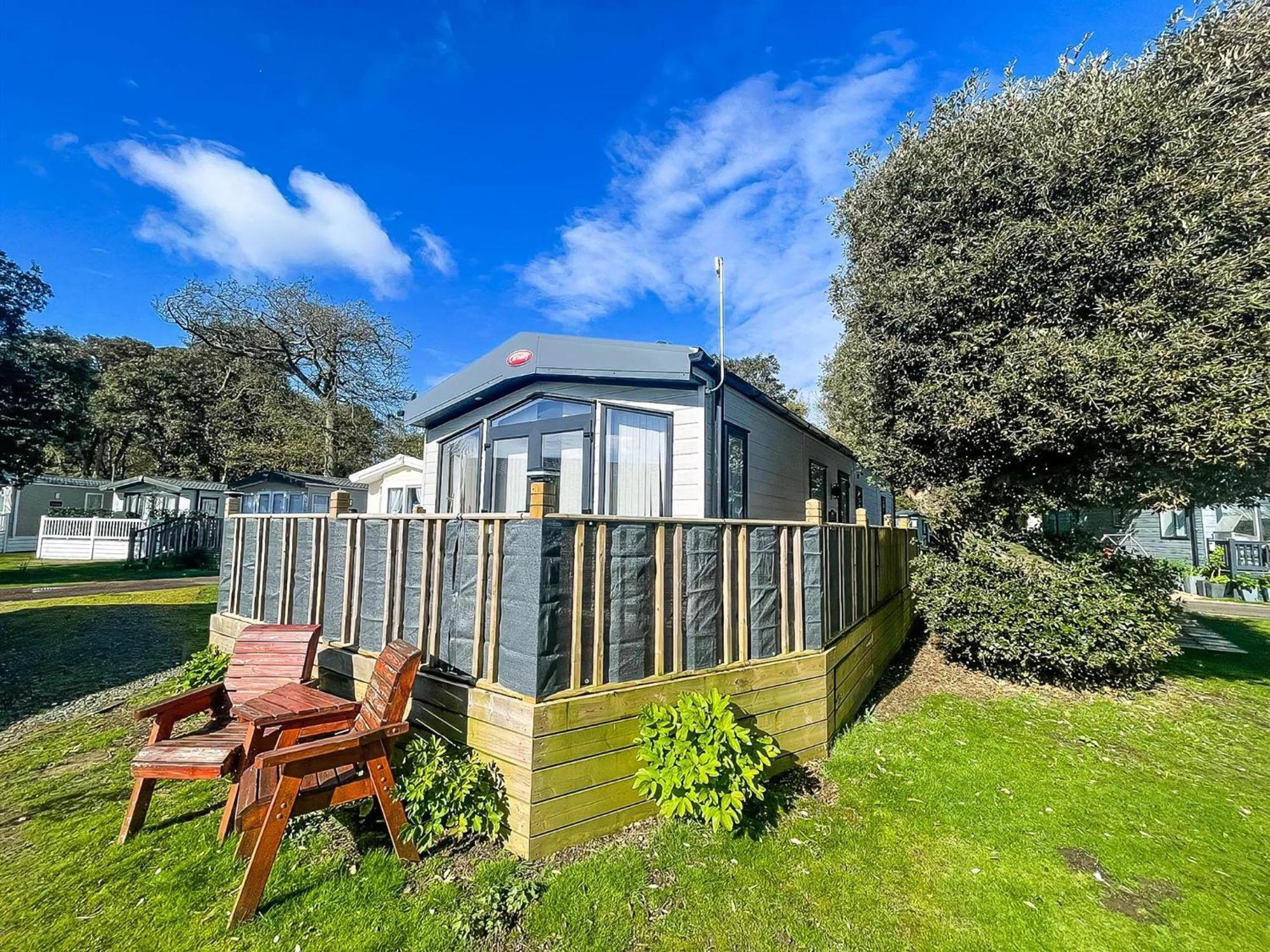 Beautiful Caravan With Decking And Wifi At Azure Sea, Suffolk Ref 32025az Campsite *